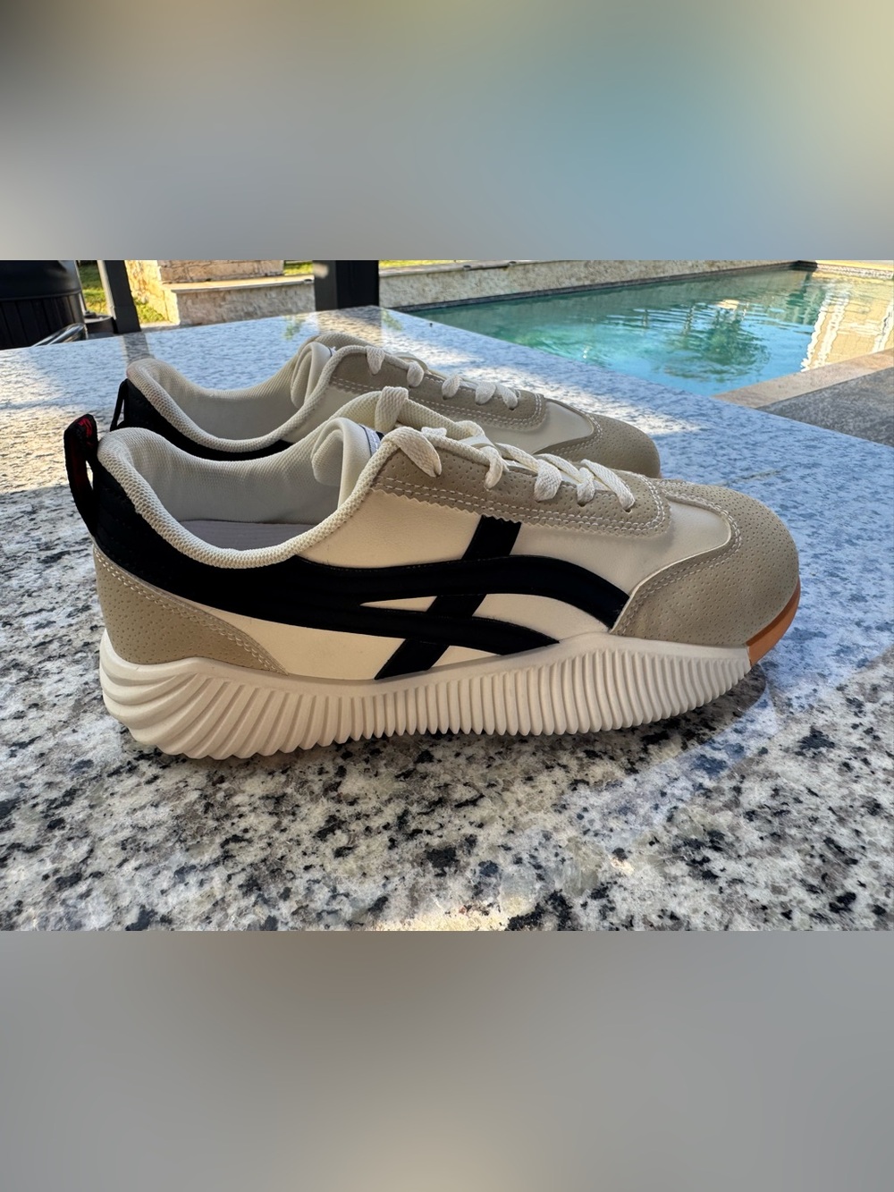 Women’s Casual Lace-Up Sneakers in Beige and Black De Florence